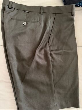 Men's Dress Golf pants. Greg Norman
size 36 new without tags .Black